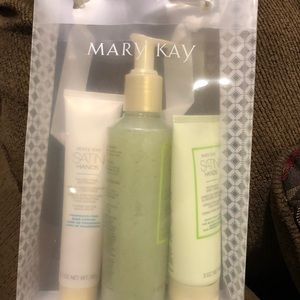 Mary Kay Satin Hands